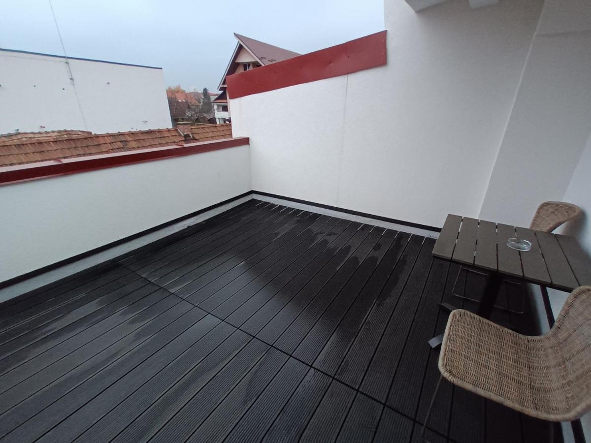 Old Town Studio Apartments บายามาเร ภายนอก รูปภาพ