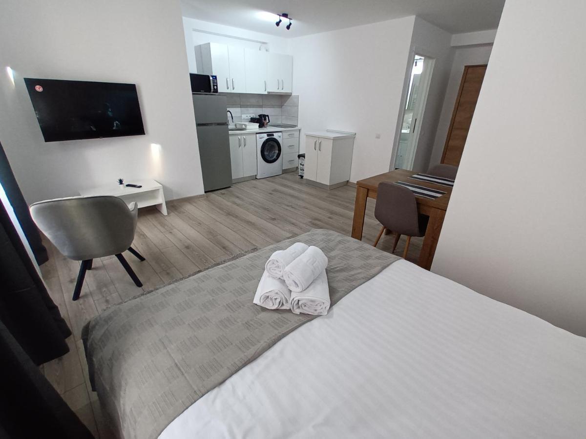 Old Town Studio Apartments บายามาเร ภายนอก รูปภาพ