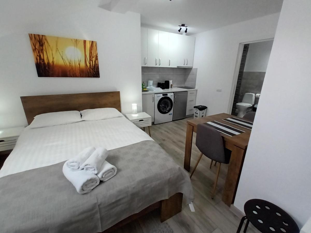 Old Town Studio Apartments บายามาเร ภายนอก รูปภาพ