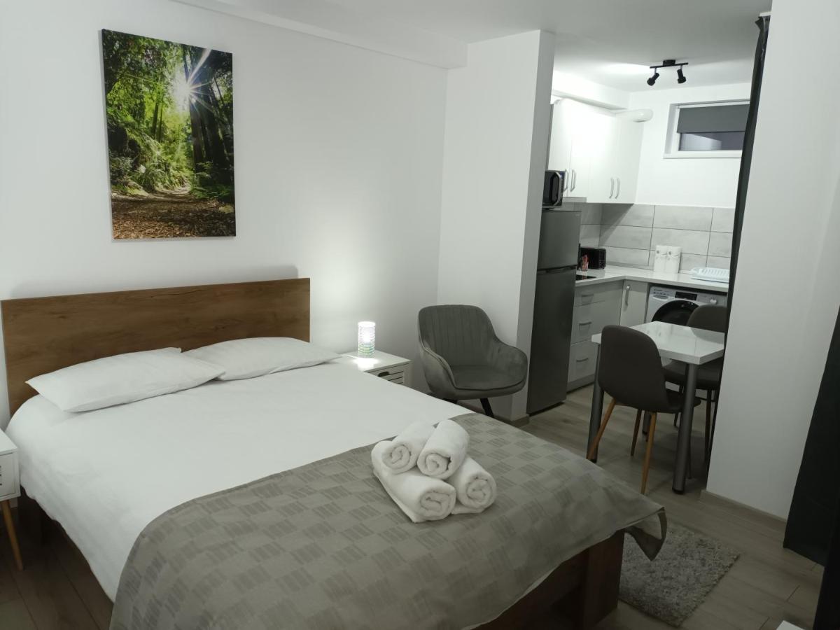 Old Town Studio Apartments บายามาเร ภายนอก รูปภาพ