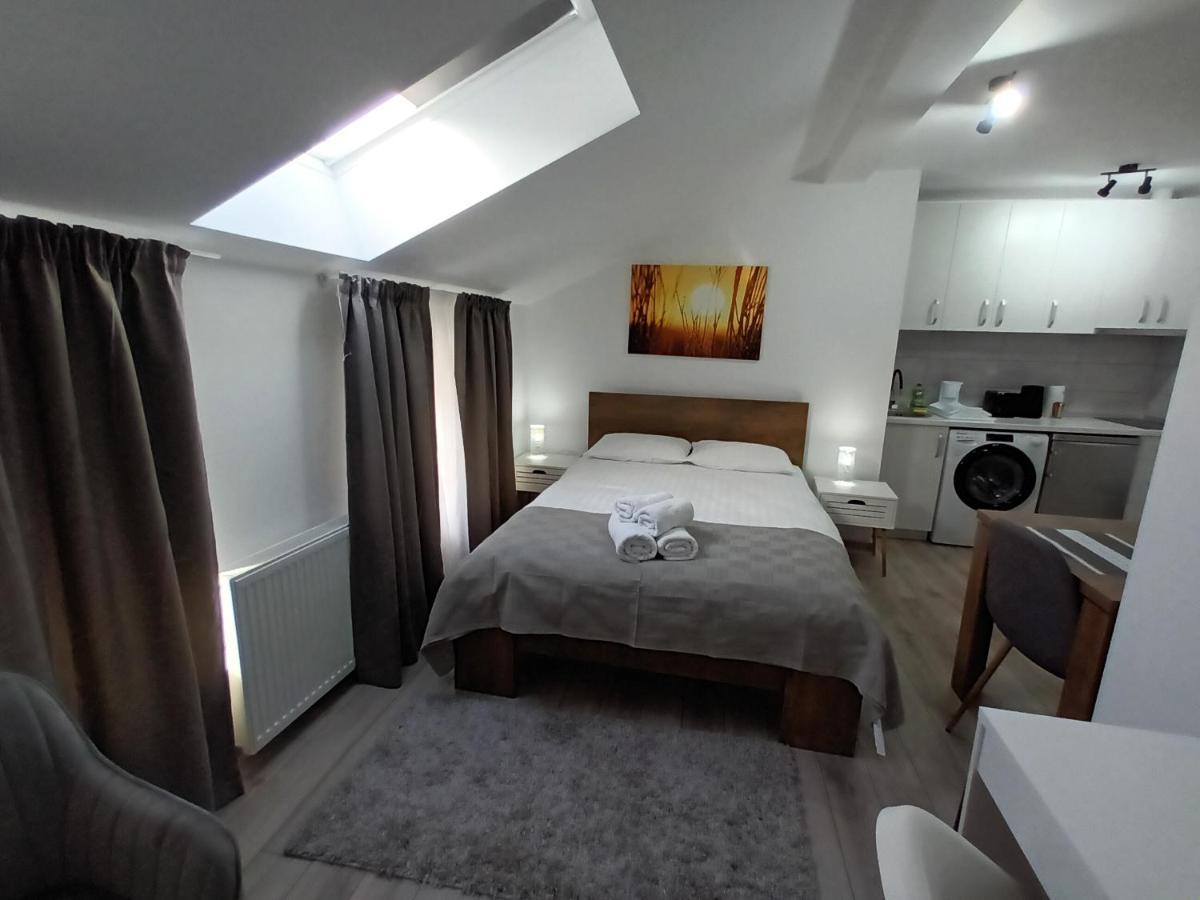 Old Town Studio Apartments บายามาเร ภายนอก รูปภาพ