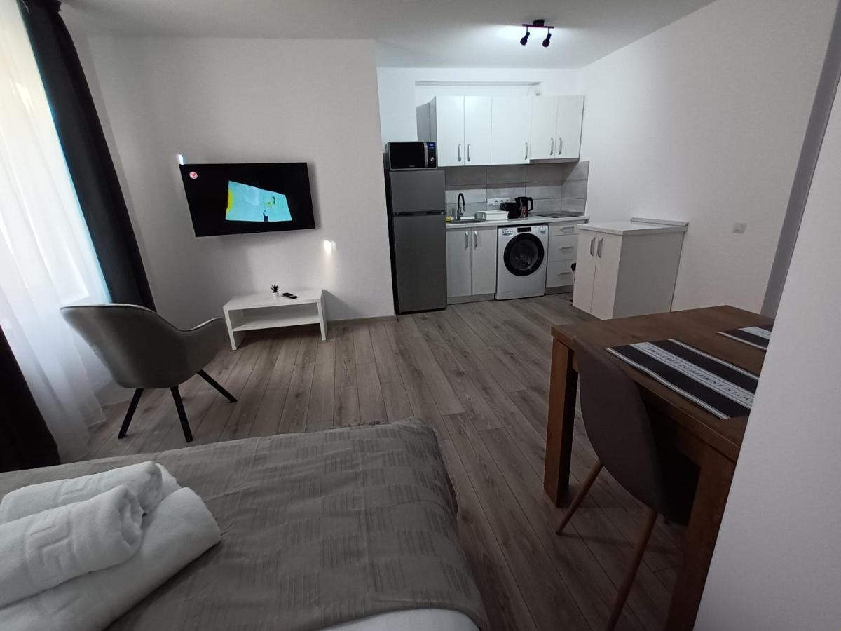 Old Town Studio Apartments บายามาเร ภายนอก รูปภาพ