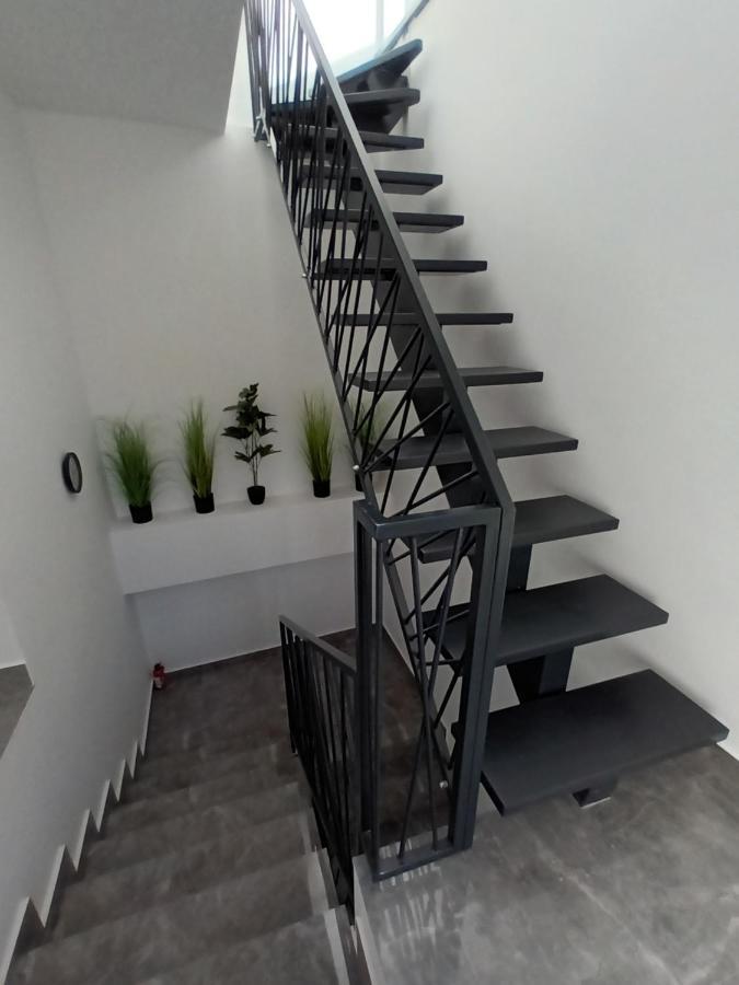 Old Town Studio Apartments บายามาเร ภายนอก รูปภาพ