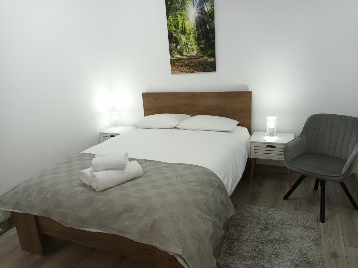 Old Town Studio Apartments บายามาเร ภายนอก รูปภาพ