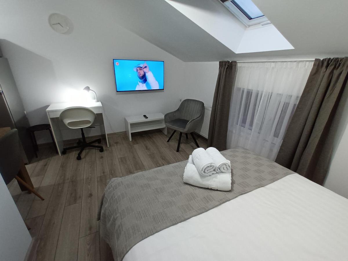 Old Town Studio Apartments บายามาเร ภายนอก รูปภาพ