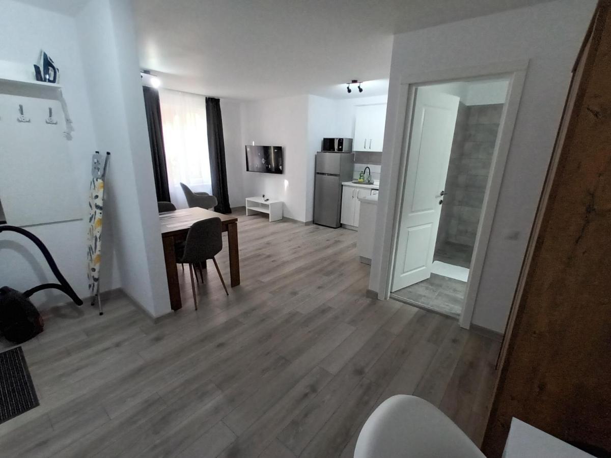 Old Town Studio Apartments บายามาเร ภายนอก รูปภาพ