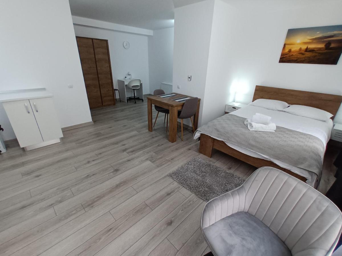 Old Town Studio Apartments บายามาเร ภายนอก รูปภาพ