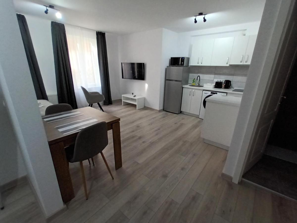 Old Town Studio Apartments บายามาเร ภายนอก รูปภาพ