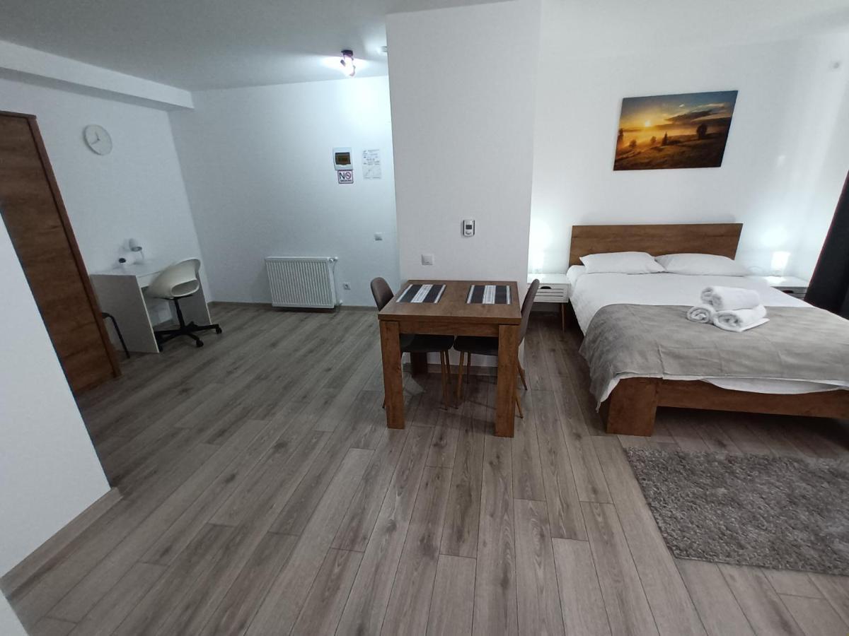 Old Town Studio Apartments บายามาเร ภายนอก รูปภาพ
