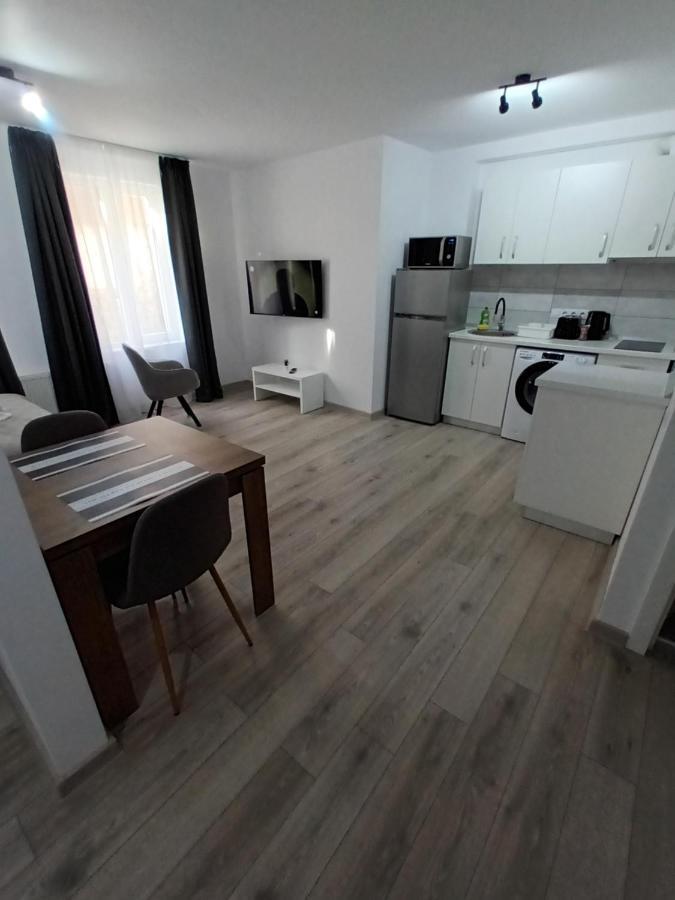 Old Town Studio Apartments บายามาเร ภายนอก รูปภาพ