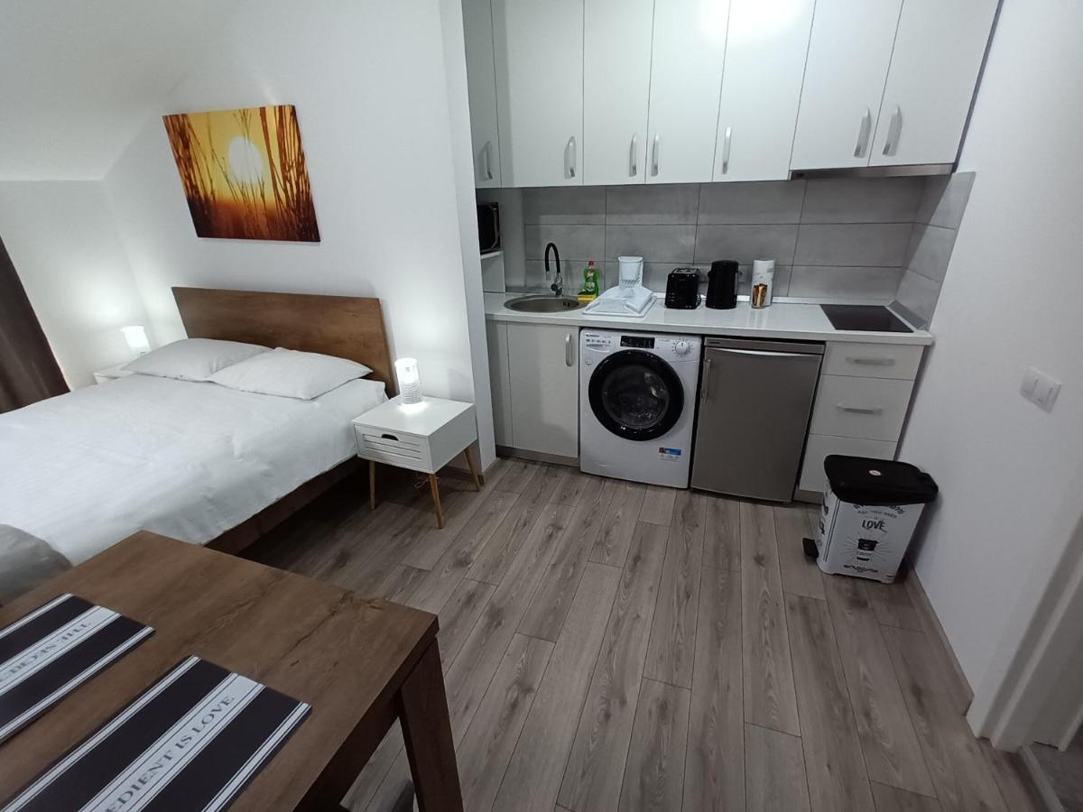 Old Town Studio Apartments บายามาเร ภายนอก รูปภาพ