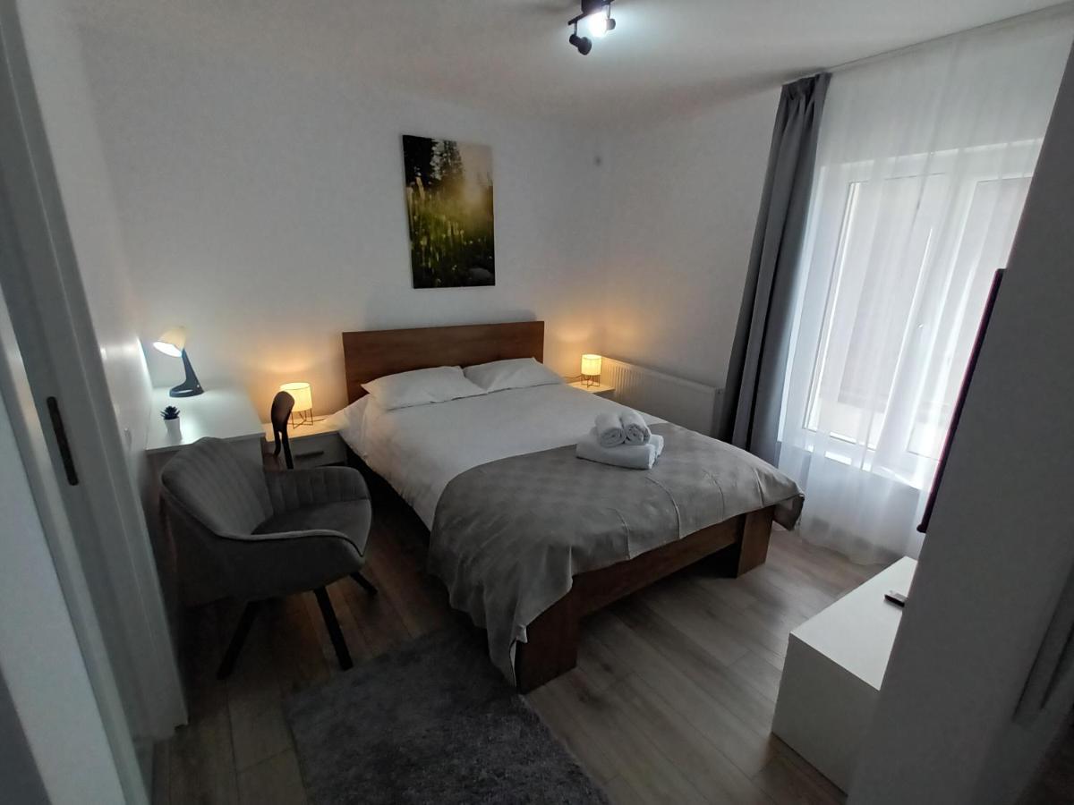 Old Town Studio Apartments บายามาเร ภายนอก รูปภาพ