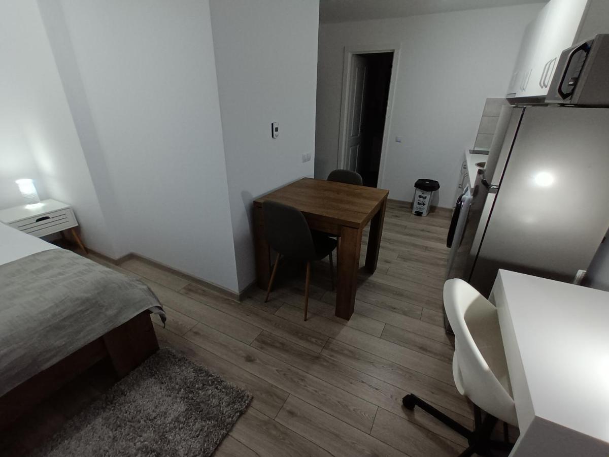 Old Town Studio Apartments บายามาเร ภายนอก รูปภาพ