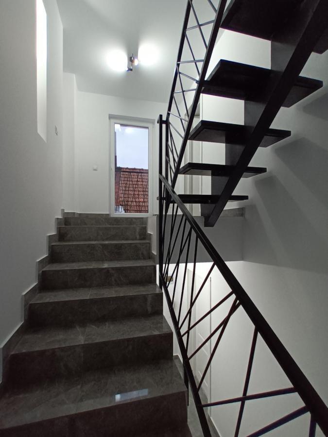 Old Town Studio Apartments บายามาเร ภายนอก รูปภาพ